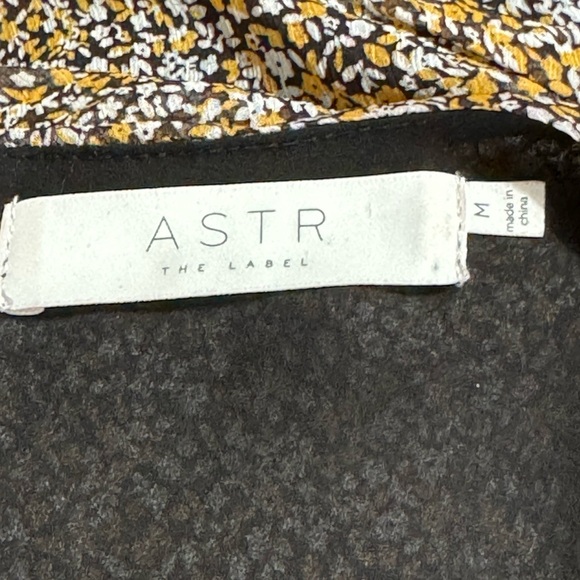 ASTR The Label Brown Floral Ruched Mini Dress Short Sleeve V Neck Size M Fall - Picture 9 of 12